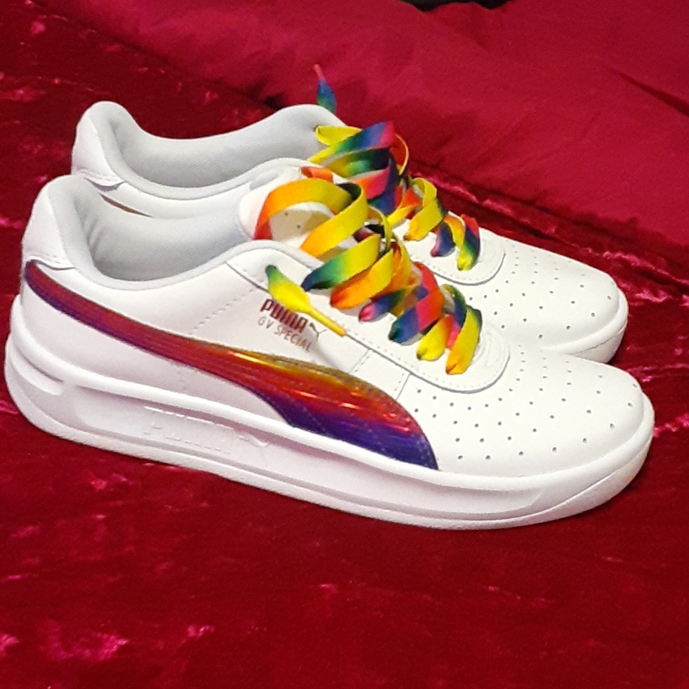 Size 5 puma shoes